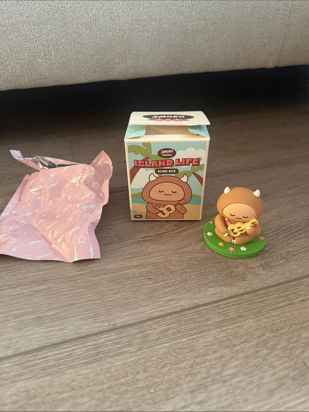 NWT Smoko Friends Island Life Blind Box - Serene Hank Yeti